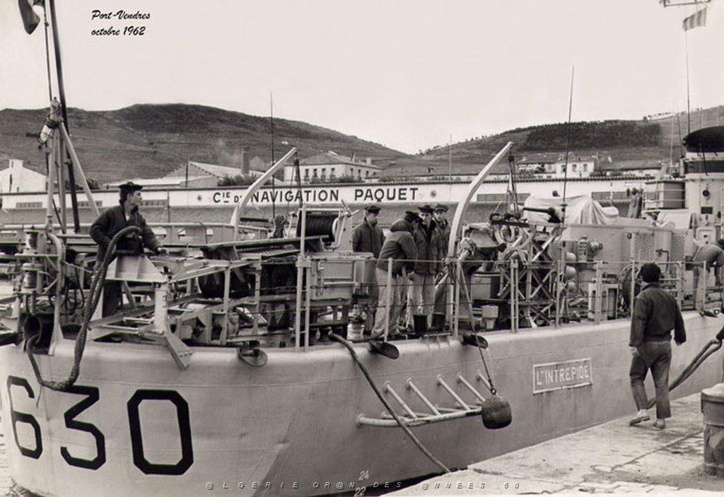 MERS EL KEBIR B A PORT VENDRES L INTREPIDE RAPATRIE  OCTOBRE 1962 AVEC FHG AUX AMARRES.JPG